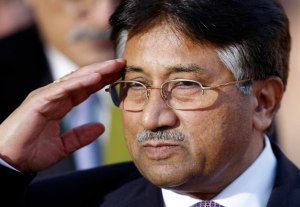 Pakistan's President Musharraf salutes as he leaves the Elysee Palace in Paris